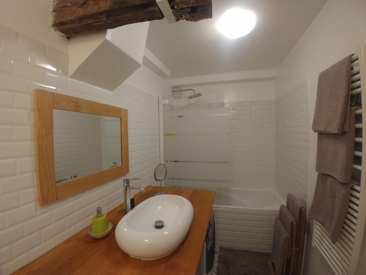 Apartment & ! 3 Bedrooms, 2 Bathrooms
