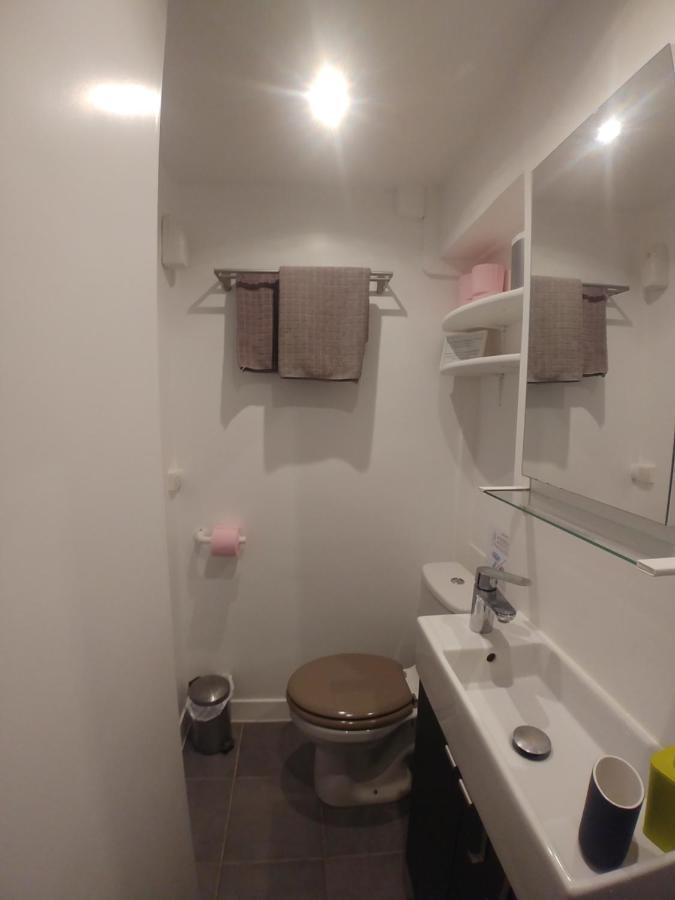 & ! 3 Bedrooms, 2 Bathrooms Apartment Paris