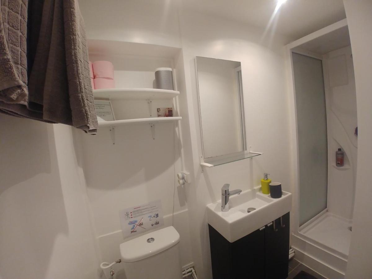 & ! 3 Bedrooms, 2 Bathrooms Apartment Paris