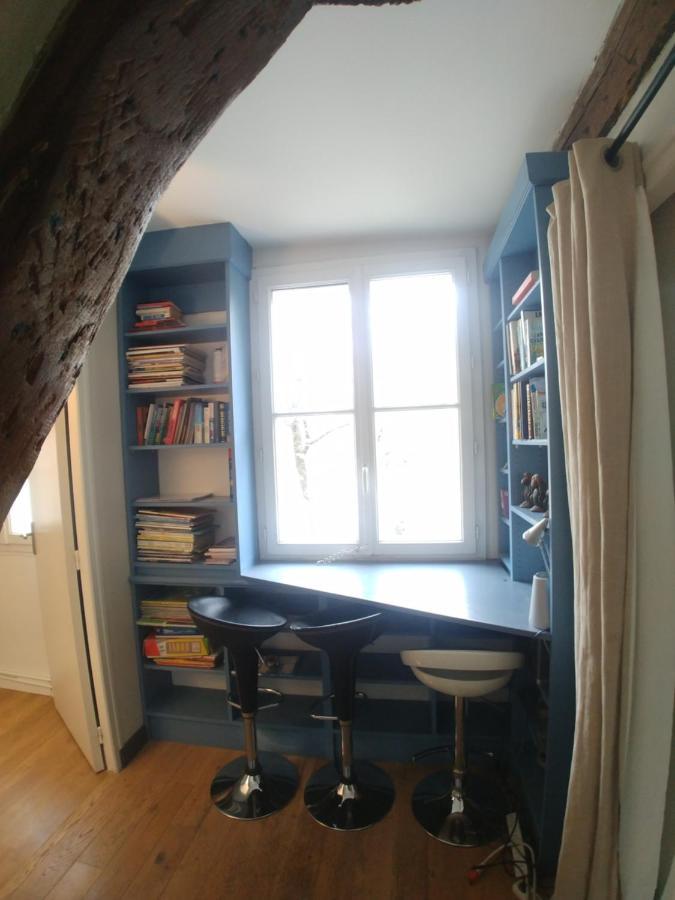 & ! 3 Bedrooms, 2 Bathrooms * Paris