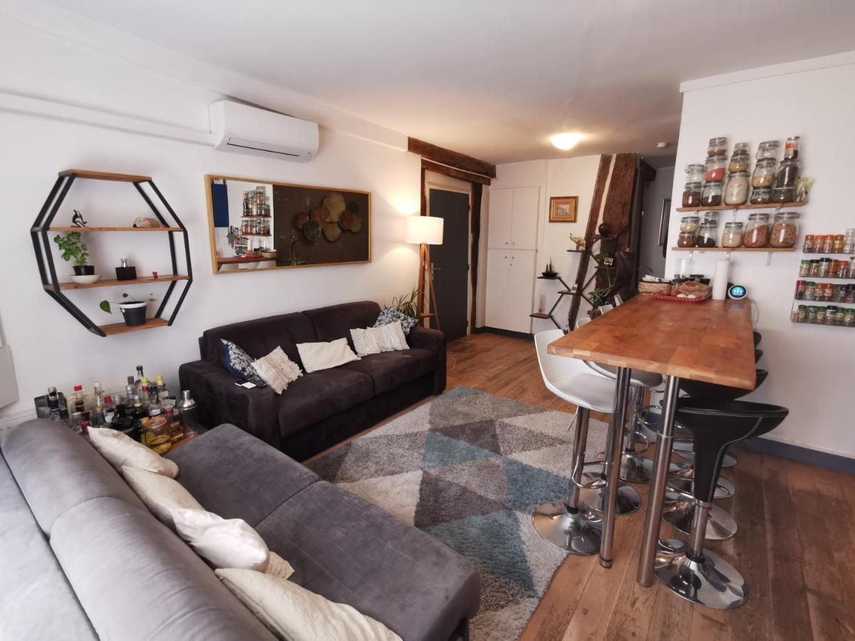 Apartment & ! 3 Bedrooms, 2 Bathrooms