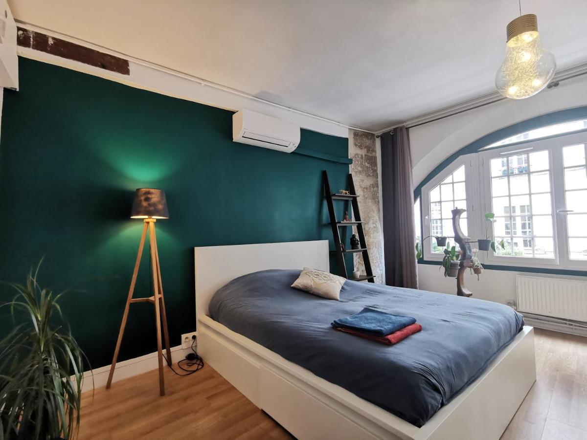 & ! 3 Bedrooms, 2 Bathrooms Apartment Paris
